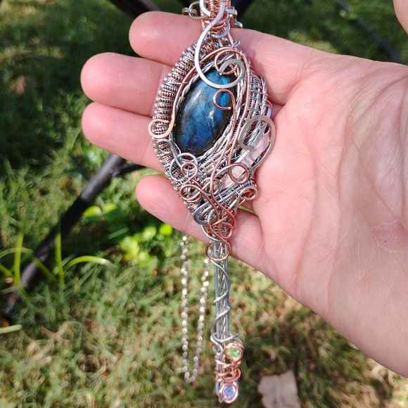 Wire wrapped labradorite - Picture 9 of 10